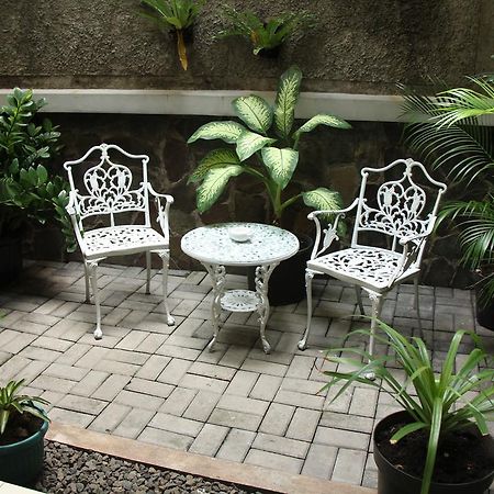 Bed And Breakfast Tomang Jakarta Exterior foto